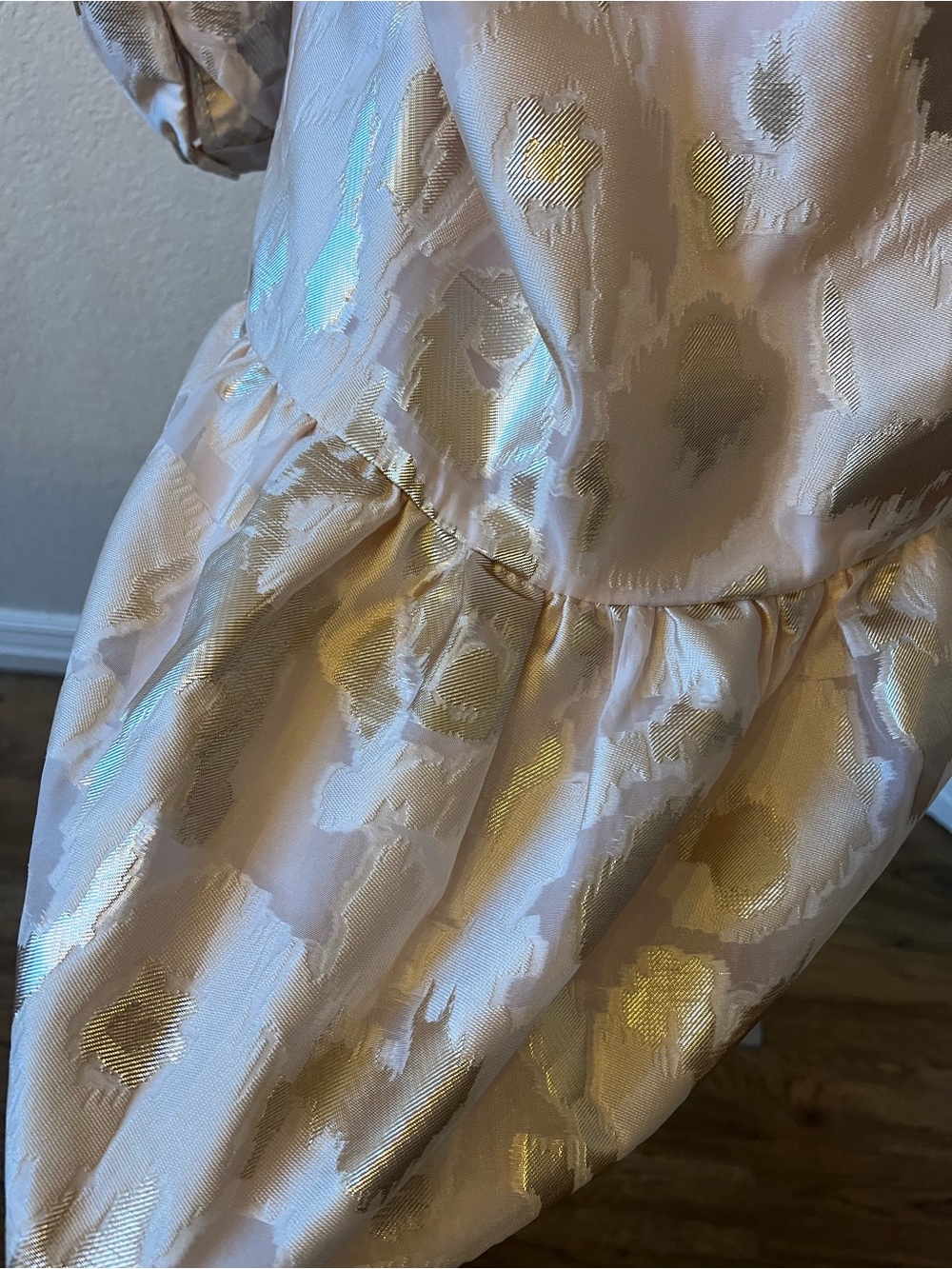 Tucker buck sz L Women’s cram gold Metallic Floral Satin Tunic Dress - Picture 11 of 14